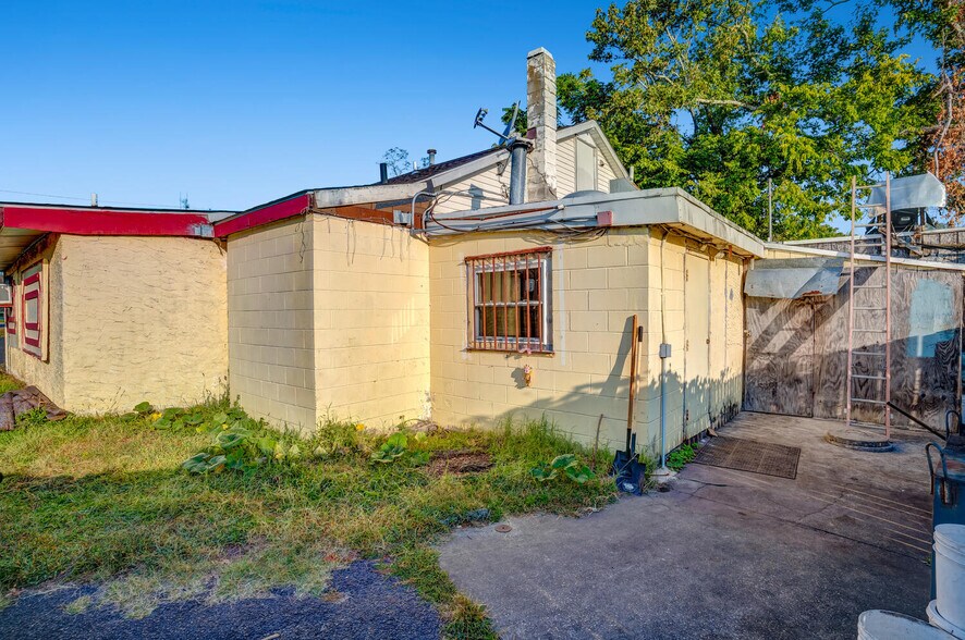 More Photos Of 111 Lakeside Dr, Tuckerton Light Distribution For Sale