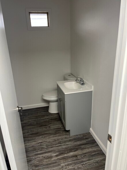 More Photos Of 1112 Ulrich Ave, Louisville Office For Lease