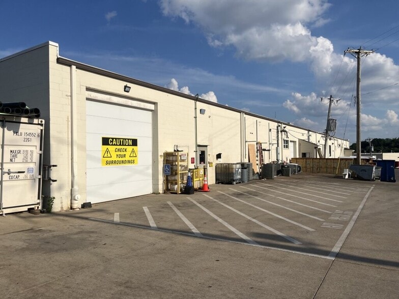 More Photos Of 1025-1035 Hanley Industrial Ct, Brentwood Light Distribution For Lease