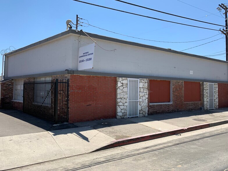 More Photos Of 15140-15180 Raymer St, Van Nuys Warehouse For Lease