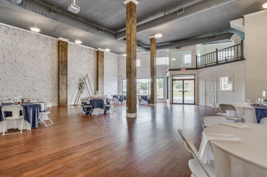 More Photos Of 544 N Main St, Crestview Storefront Retail Office For Sale