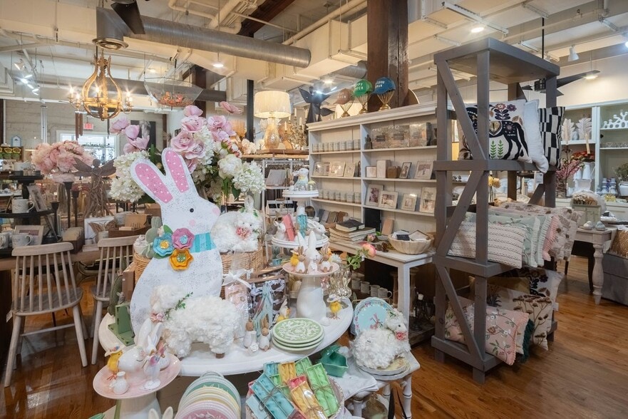 More Photos Of 315 N Court St, Florence Hotel For Sale