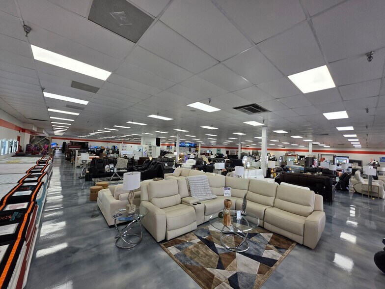 More Photos Of 1028 Gallatin Pike S, Madison Freestanding For Lease