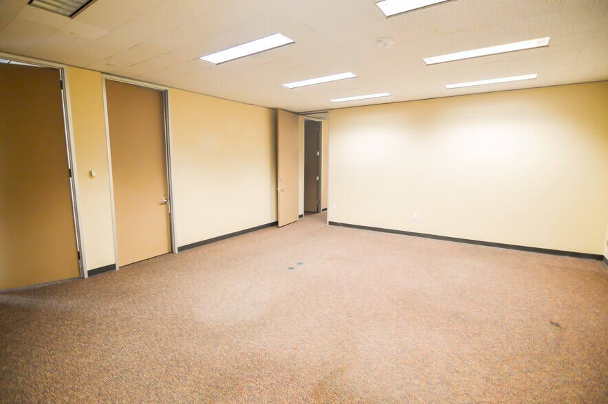 More Photos Of 40 NE Loop 410, San Antonio Office For Sale