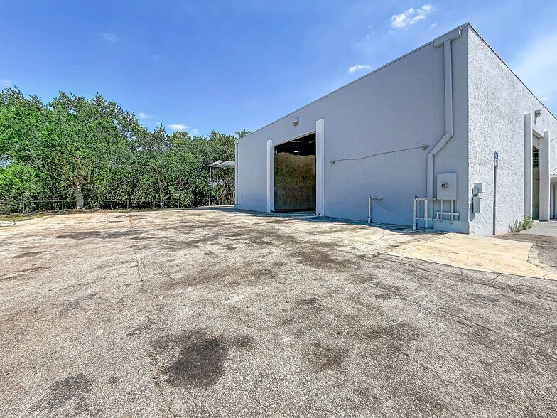More Photos Of 5524 Independence Ct, Punta Gorda Warehouse For Sale