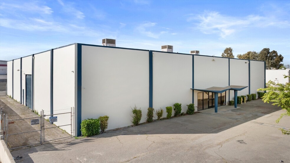 More Photos Of 6951 Oran Cir, Buena Park Warehouse For Lease