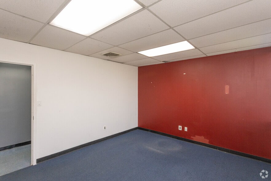 More Photos Of 141 Central Ave, Farmingdale Light Manufacturing For Lease