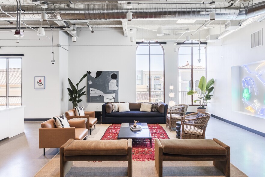 More Photos Of 6543 S Las Vegas Blvd, Las Vegas Office For Lease