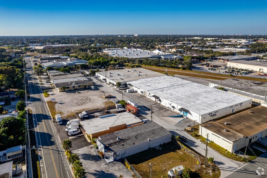 More Photos Of 2442 N 23rd St, Saint Petersburg Light Distribution For Lease
