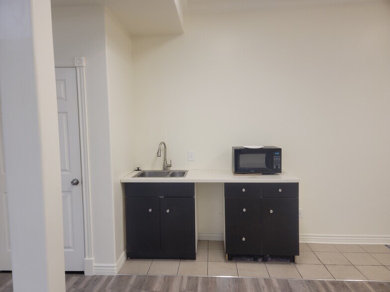 More Photos Of 571-583 W Center St, Pleasant Grove Office For Lease