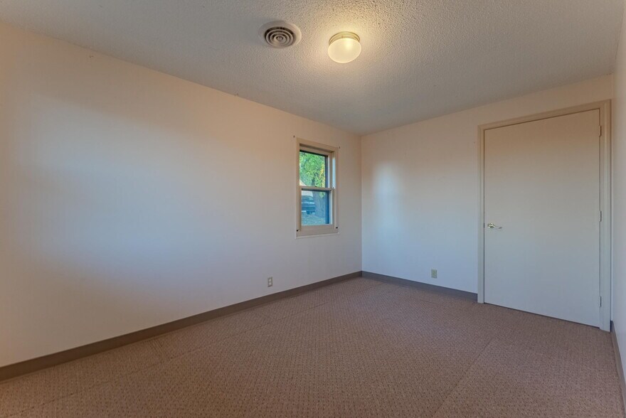 More Photos Of 508 N Broadway, Peru Office For Sale