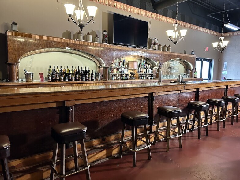 More Photos Of 100 N E St, Virginia City Hotel For Sale