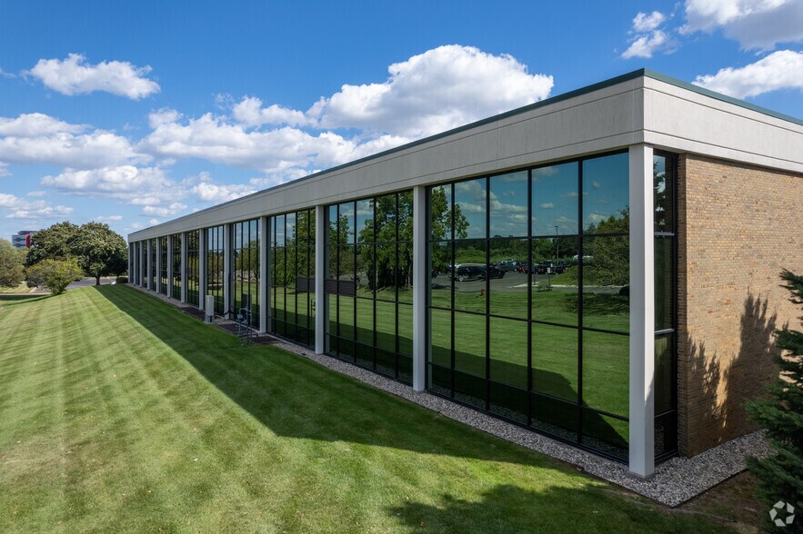 More Photos Of 5600 Crooks Rd, Troy Office For Lease