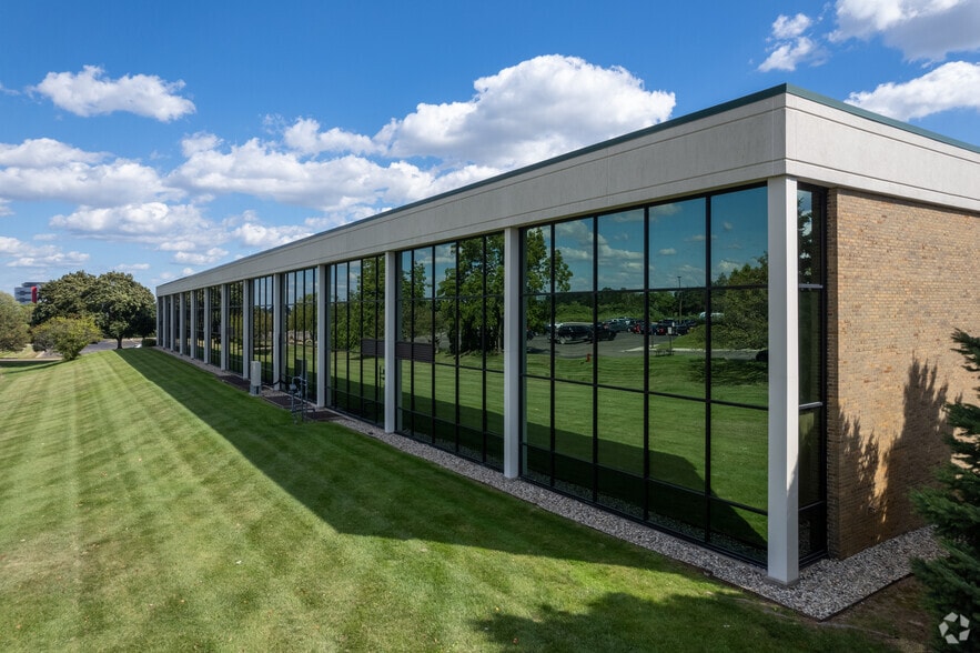 More Photos Of 5600 Crooks Rd, Troy Office For Sale