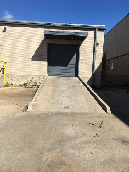 More Photos Of 11418 Reeder Rd, Dallas Warehouse For Lease