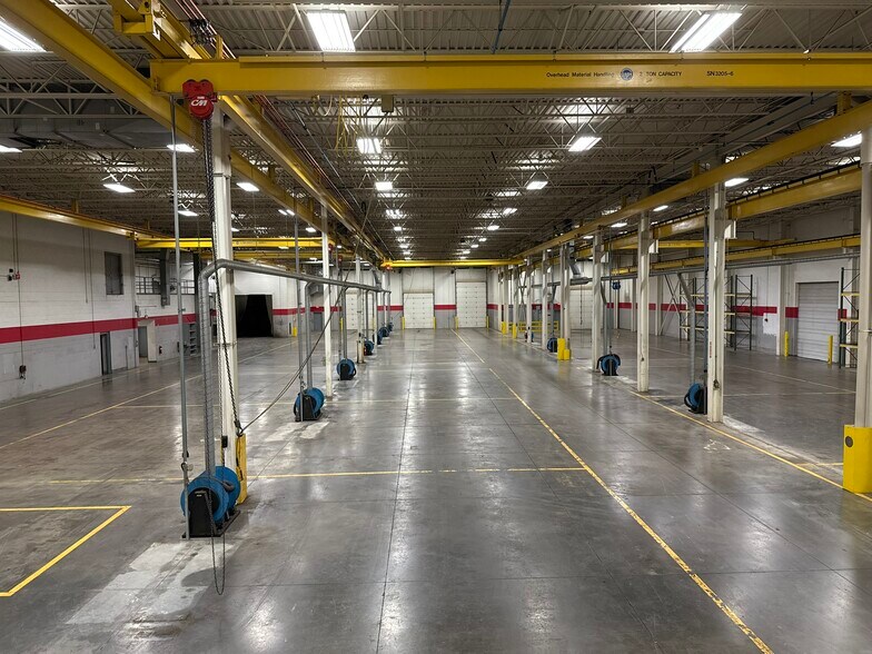 More Photos Of 1776 W Matthew Dr, De Pere Manufacturing For Sale