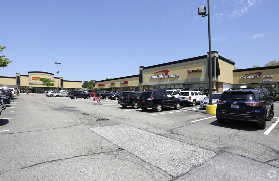 More Photos Of 1080-1140 Old Country Rd, Riverhead Unknown For Lease