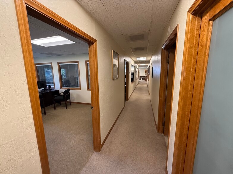 More Photos Of 2707 Alpine Blvd, Alpine Office Residential For Lease