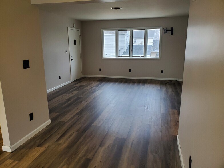 More Photos Of 519 W Superior St, Ottawa Apartments For Sale