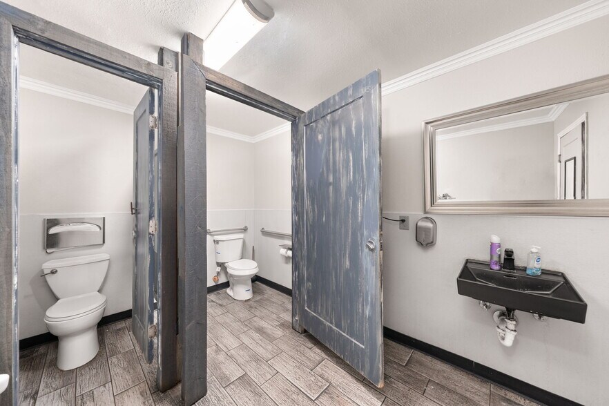 More Photos Of 10028 Foothill Blvd, Rancho Cucamonga Restaurant For Sale