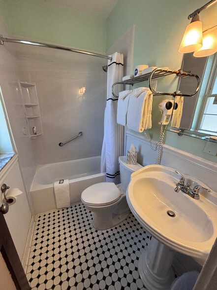 More Photos Of 342 3rd Ave N, Saint Petersburg Hotel For Sale