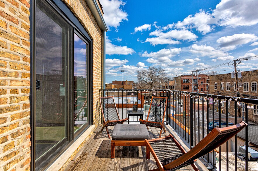 More Photos Of 6710-6712 N Northwest Hwy, Chicago Apartments For Sale