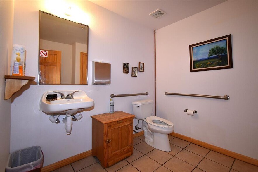 More Photos Of 5 Caliente Rd, Santa Fe Office For Sale