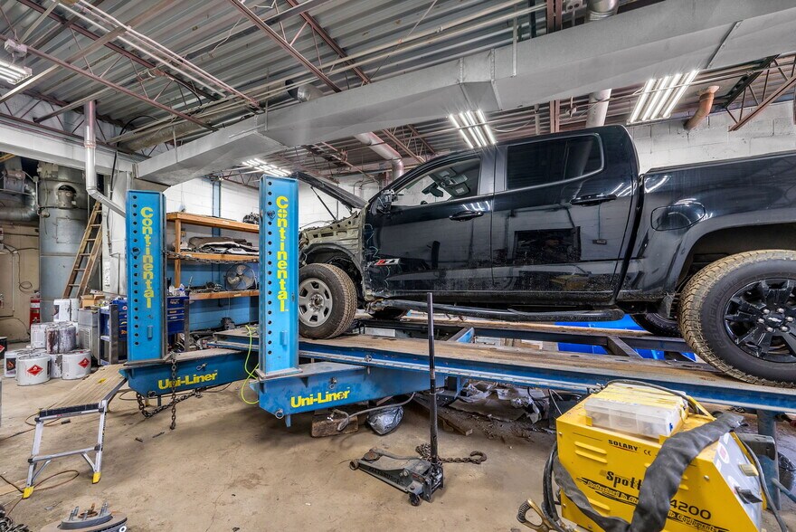 More Photos Of 29300 Goddard Rd, Romulus Manufacturing For Sale