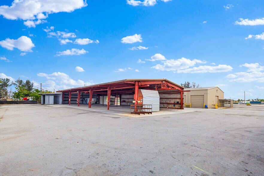 More Photos Of 10890 NW South River Dr, Medley Land For Lease