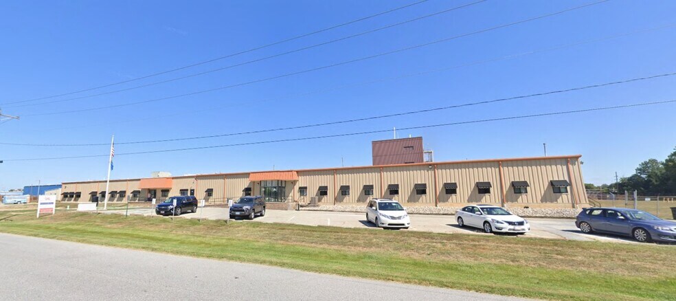 More Photos Of 701-703 Industrial Dr, Middletown Manufacturing For Lease