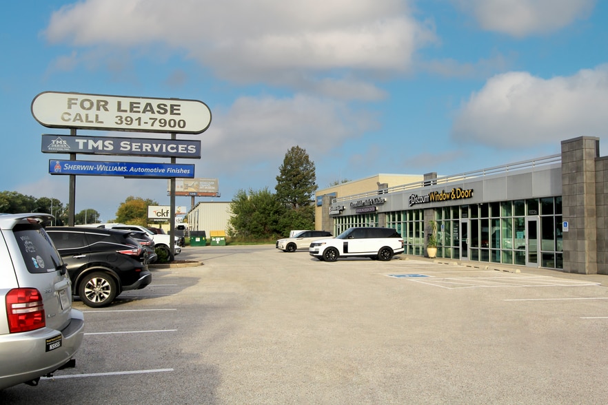 Primary Photo Of 10200-10236 L St, Omaha Warehouse For Lease