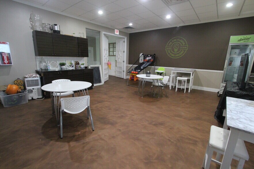 More Photos Of 1047 W Madison St, Chicago Apartments For Lease