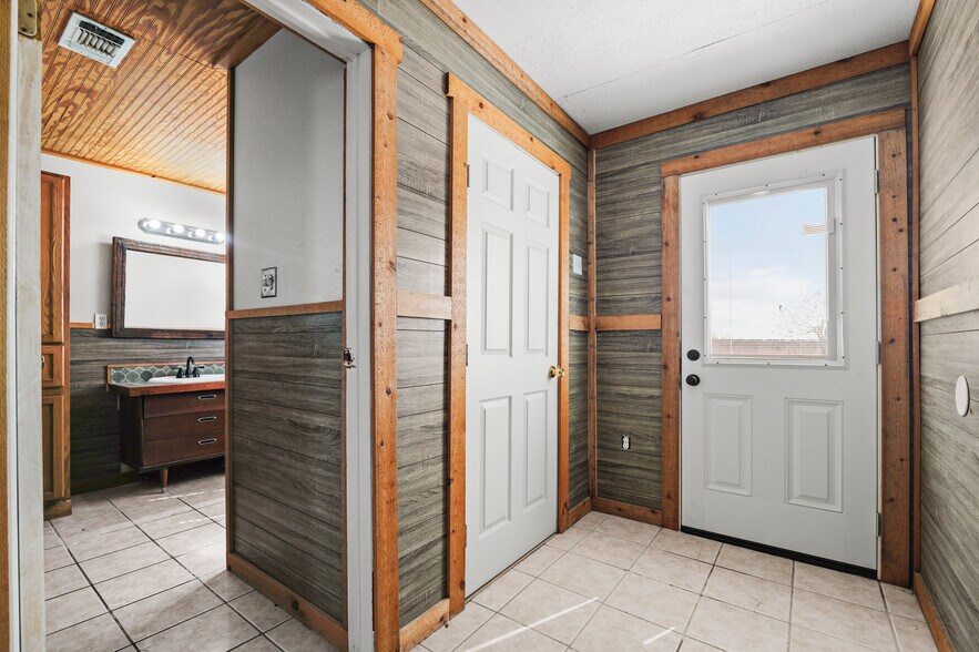 More Photos Of 2330 Schuwirth Rd, Converse Warehouse For Lease