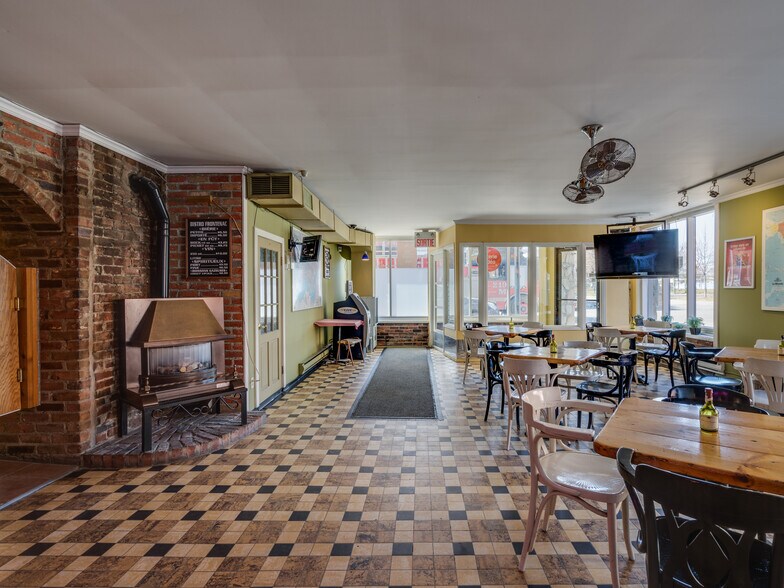 More Photos Of 2514 Rue Sainte-Catherine E, Montréal Apartments For Sale