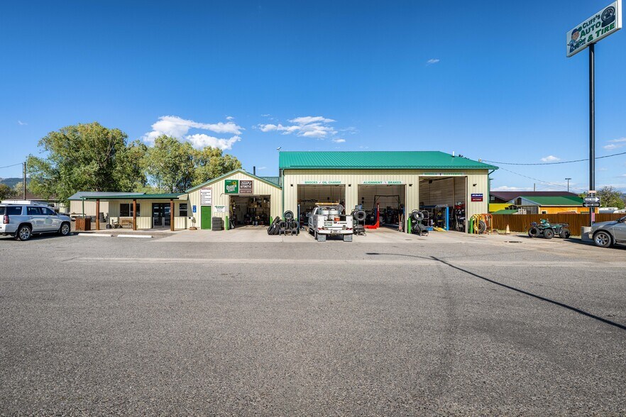 More Photos Of 402 N Pyfer St, Whitehall Office For Sale
