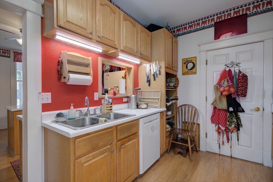 More Photos Of 1006 Court St, Imperial Hospitality For Sale