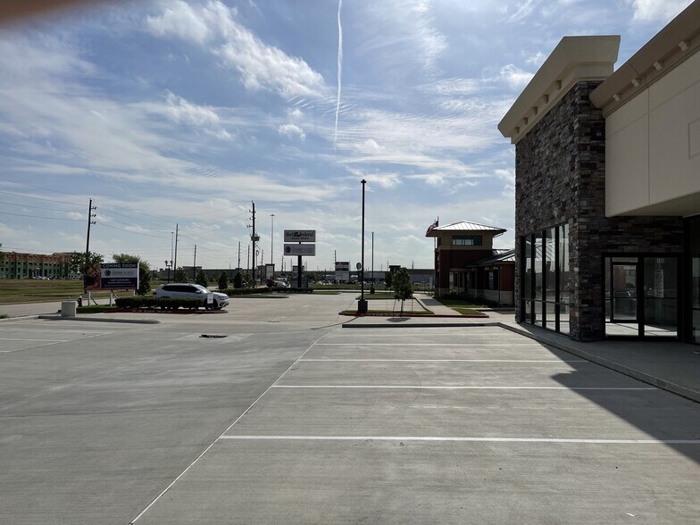 More Photos Of 23135 Morton Ranch, Katy Storefront For Lease