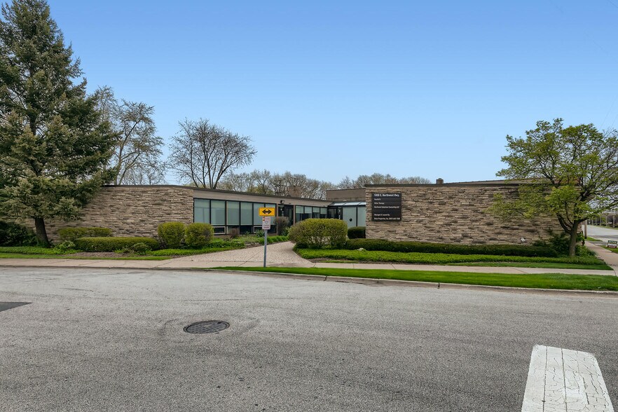 More Photos Of 1800 E Northwest Hwy, Arlington Heights Office For Lease