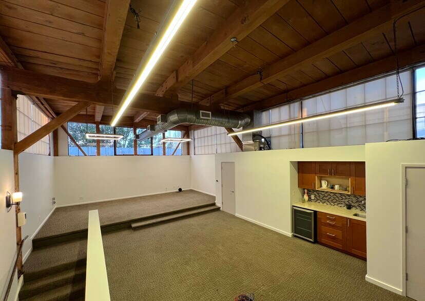 More Photos Of 1175-1195 Park Ave, Emeryville Showroom For Lease
