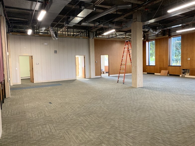 More Photos Of 4 Plaza Way, Fairhaven Bank For Lease