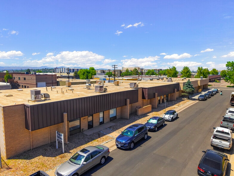 Primary Photo Of 3737-3747 S Inca St, Englewood Showroom For Lease