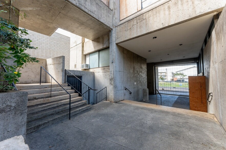 More Photos Of 917 Kokea St, Honolulu Office For Lease