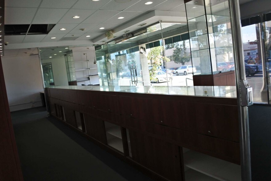 More Photos Of 31-77 W Del Mar Blvd, Pasadena Warehouse For Lease