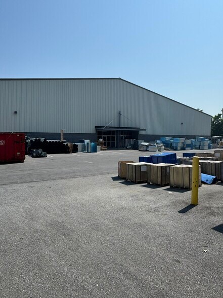 More Photos Of 520 Jack Enders Blvd, Berryville Flex For Lease