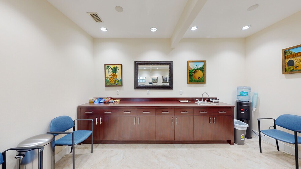 More Photos Of 235 W 49th St, Hialeah Medical For Sale