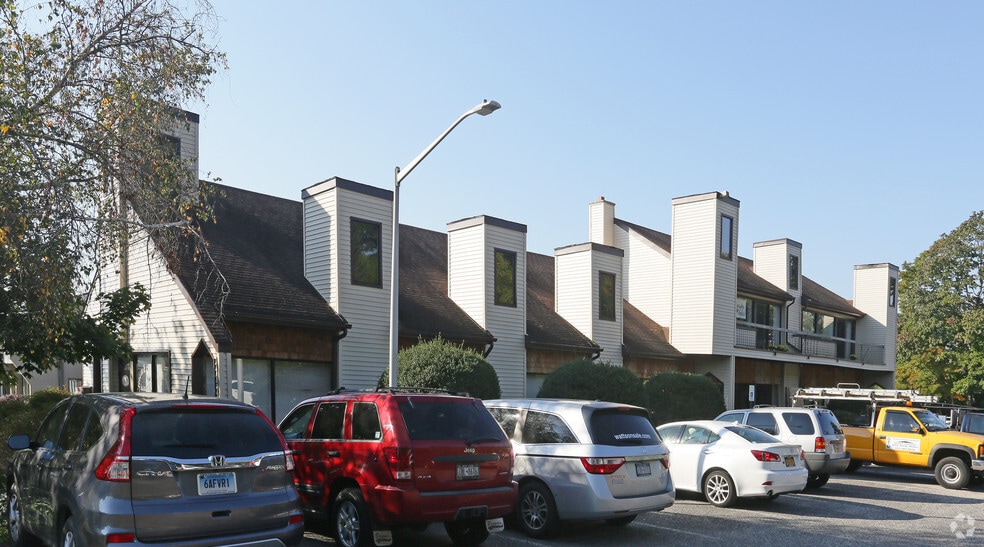Primary Photo Of 24 Bellemeade Ave, Smithtown Storefront Retail Office For Lease