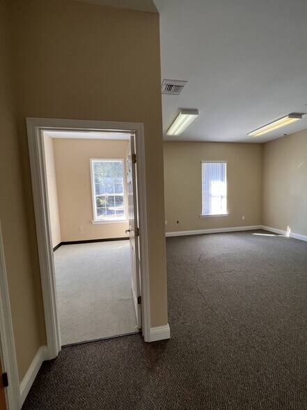 More Photos Of 4628 Summerdale Blvd, Pace Medical For Lease