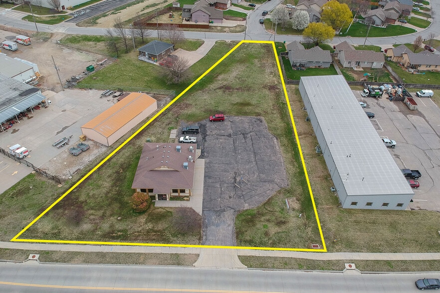 More Photos Of 520 S Ramsey Dr, Valley Center Freestanding For Sale