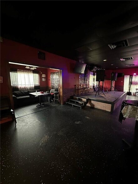 More Photos Of 12 Cottonton Rd, Pittsview Restaurant For Sale