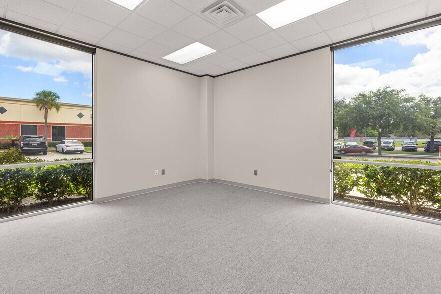 More Photos Of 1325 Space Park Dr, Houston Medical For Lease